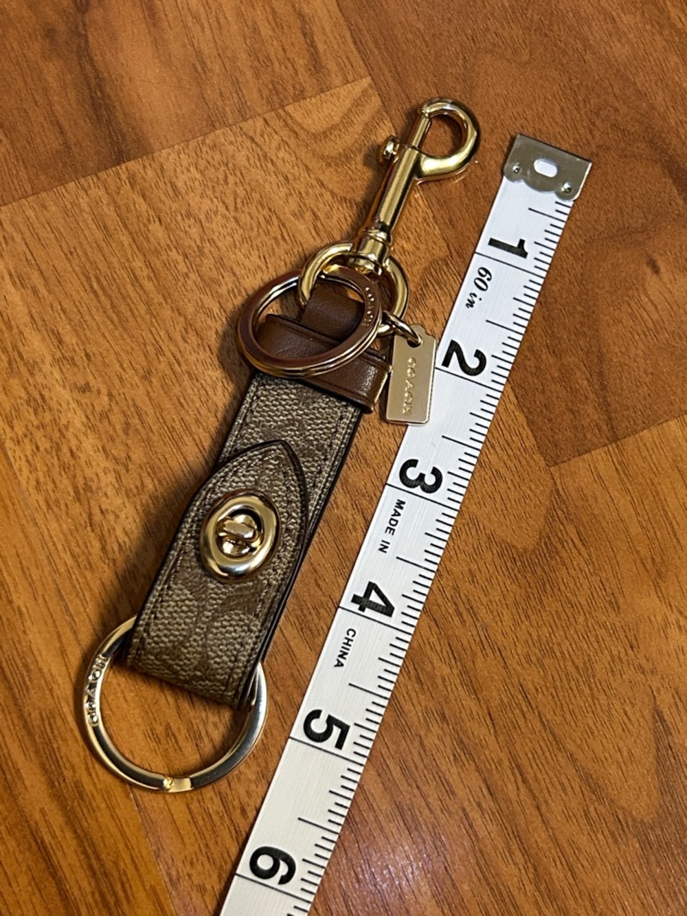 NWOT Coach Trigger Snap Bag Charm
In Signature Canvas - Picture 6 of 7